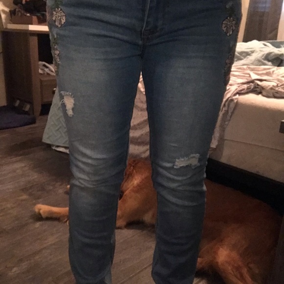 Jeans with flower embroidery - Picture 3 of 3